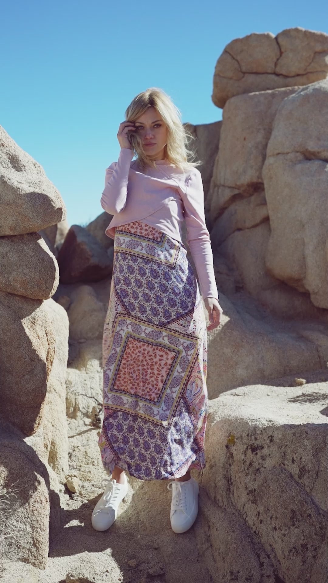 V NECK JUMPER-BANDANA